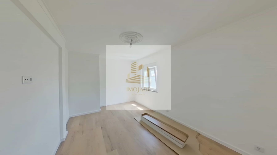 Apartamento T2 para Venda em Camarate, Unhos e Apelação Foto 38