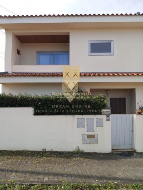 Moradia T3 para Venda em Recarei