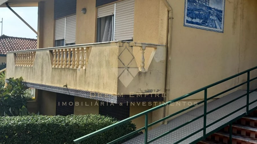 Moradia T6 para Venda em Santa Maria Maior