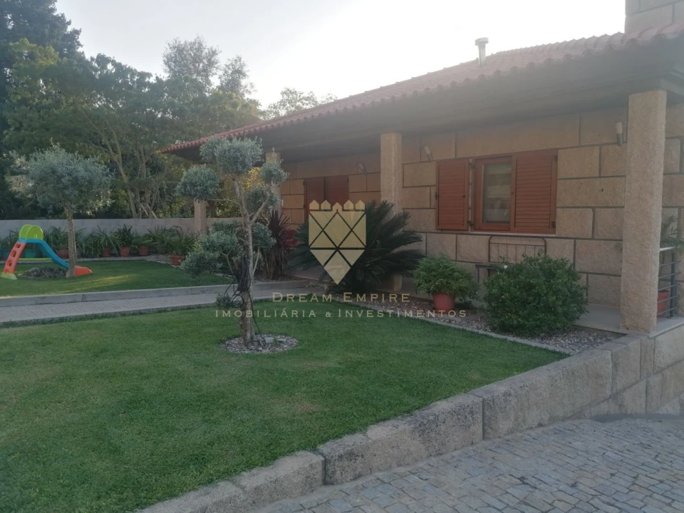 Moradia T3 para Venda em Fonte Arcada Foto 1