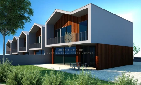 Moradia T4 para Venda em Guilhufe e Urrô