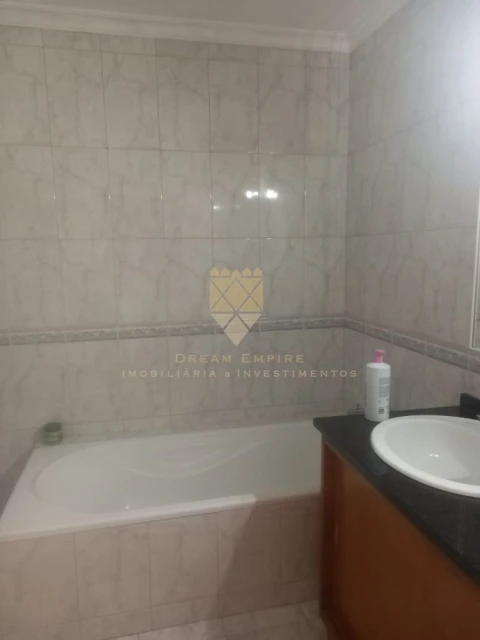 Moradia T3 para Venda em Aguiar de Sousa