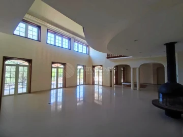 Moradia T6 para Venda em Queluz e Belas