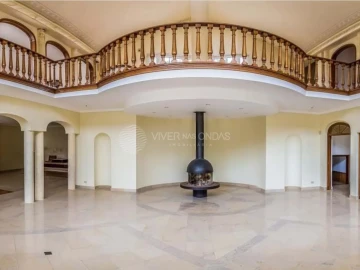 Moradia T6 para Venda em Queluz e Belas