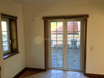 Moradia T6 para Venda em Queluz e Belas