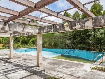 Moradia T6 para Venda em Queluz e Belas