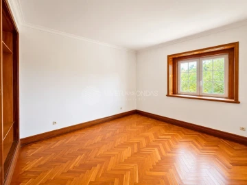 Moradia T6 para Venda em Queluz e Belas