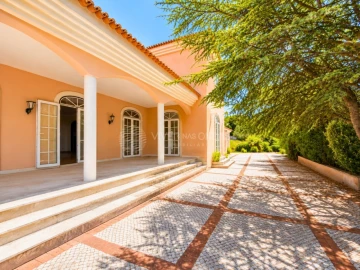 Moradia T6 para Venda em Queluz e Belas
