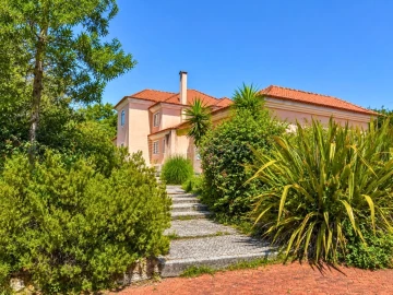 Moradia T6 para Venda em Queluz e Belas