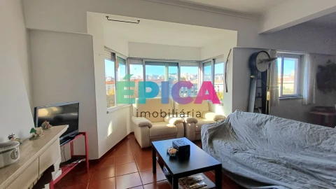 Apartamento T6 para Venda em Póvoa de Santo Adrião e Olival Basto