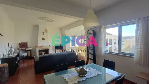 Apartamento T6 para Venda em Póvoa de Santo Adrião e Olival Basto