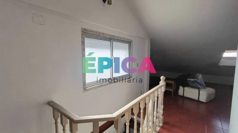 Apartamento T6 para Venda em Póvoa de Santo Adrião e Olival Basto