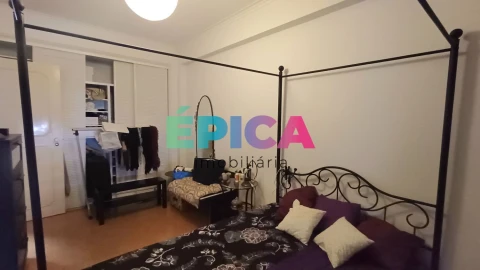 Apartamento T6 para Venda em Póvoa de Santo Adrião e Olival Basto