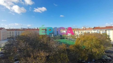Apartamento T6 para Venda em Póvoa de Santo Adrião e Olival Basto