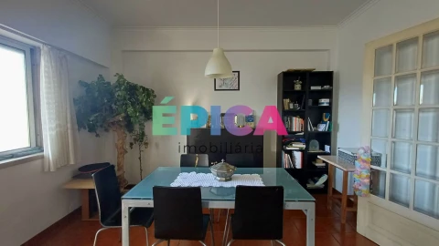 Apartamento T6 para Venda em Póvoa de Santo Adrião e Olival Basto