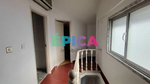 Apartamento T6 para Venda em Póvoa de Santo Adrião e Olival Basto