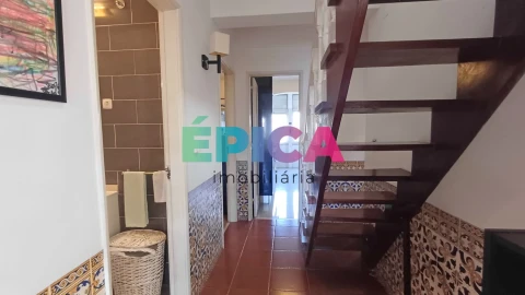 Apartamento T6 para Venda em Póvoa de Santo Adrião e Olival Basto