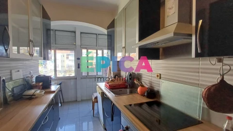 Apartamento T6 para Venda em Póvoa de Santo Adrião e Olival Basto