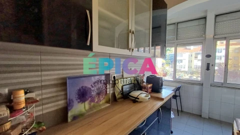 Apartamento T6 para Venda em Póvoa de Santo Adrião e Olival Basto