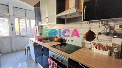 Apartamento T6 para Venda em Póvoa de Santo Adrião e Olival Basto