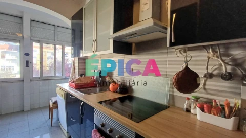 Apartamento T6 para Venda em Póvoa de Santo Adrião e Olival Basto