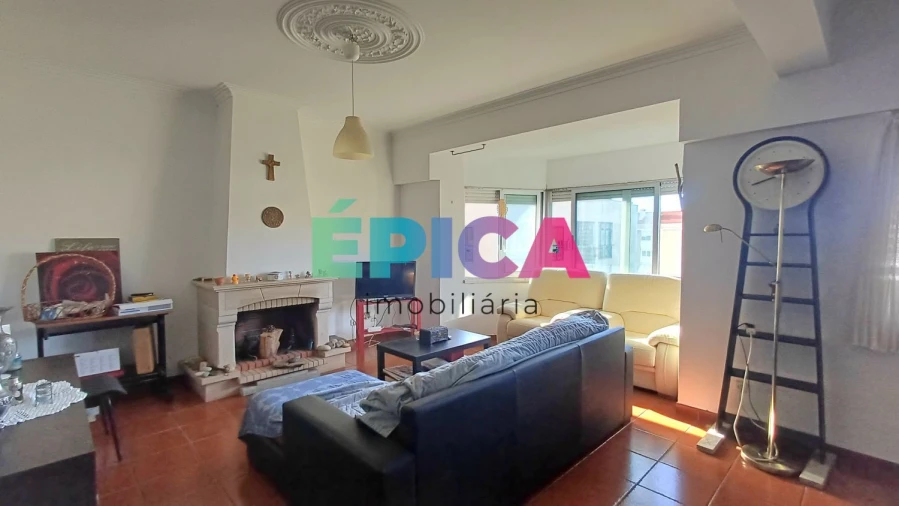 Apartamento T6 para Venda em Póvoa de Santo Adrião e Olival Basto Foto 2