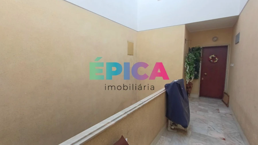 Apartamento T6 para Venda em Póvoa de Santo Adrião e Olival Basto Foto 40