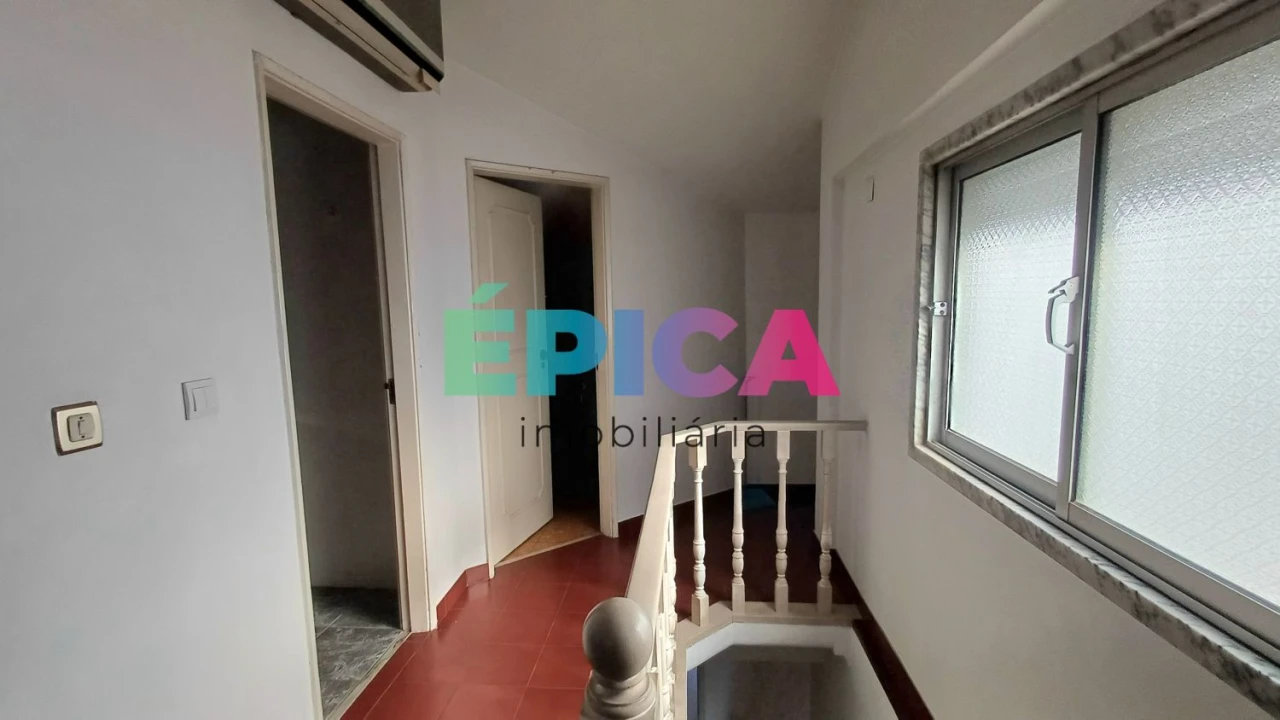 Apartamento T6 para Venda em Póvoa de Santo Adrião e Olival Basto Foto 32