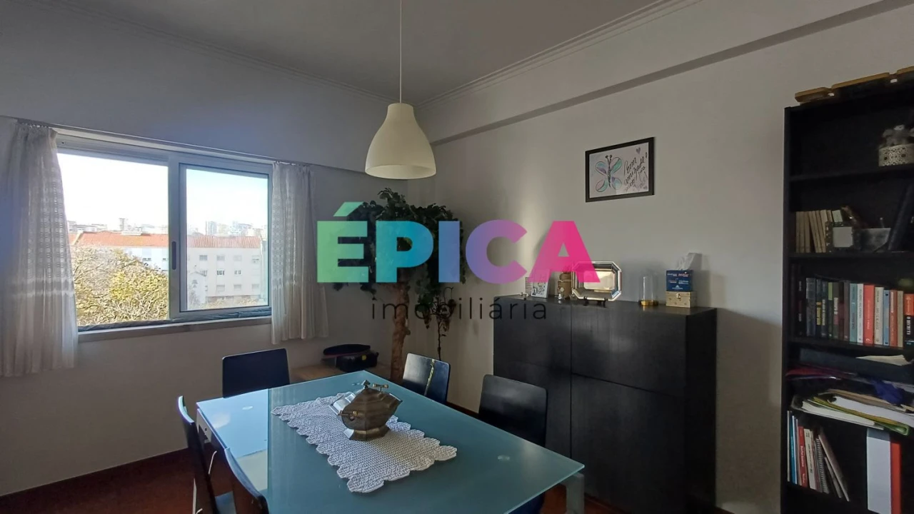 Apartamento T6 para Venda em Póvoa de Santo Adrião e Olival Basto Foto 11