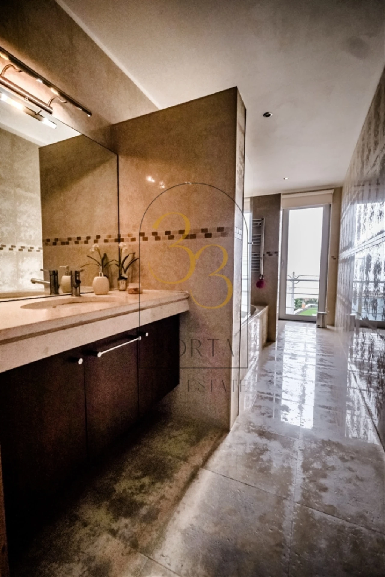 Moradia T4 para Venda em Feteira Foto 37