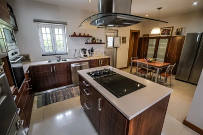 Moradia T4 para Venda em Feteira