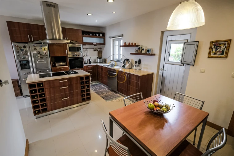 Moradia T4 para Venda em Feteira Foto 5