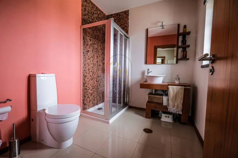 Moradia T4 para Venda em Feteira Foto 6