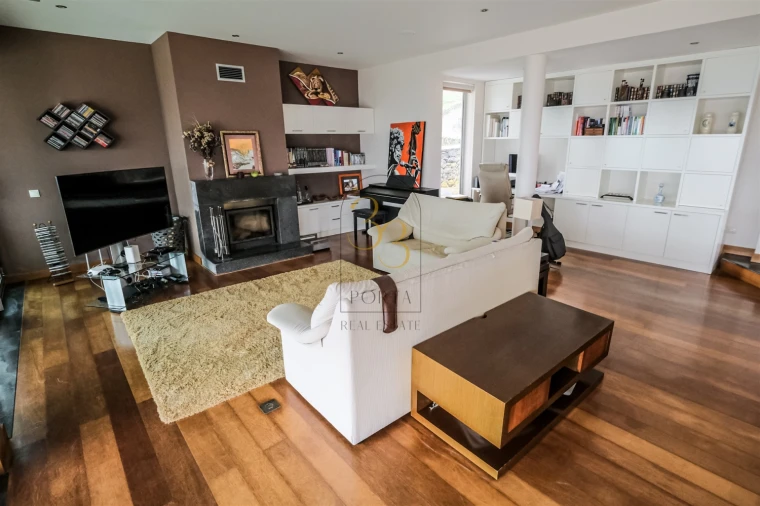 Moradia T4 para Venda em Feteira Foto 10