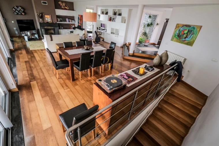 Moradia T4 para Venda em Feteira Foto 9