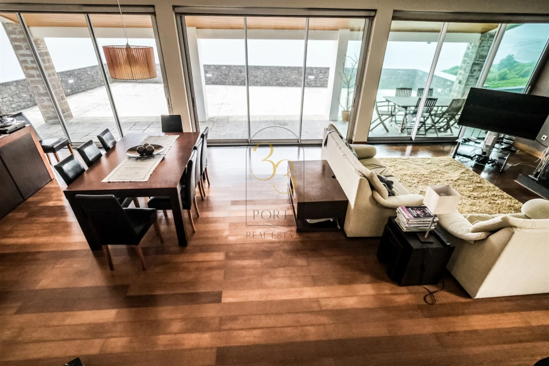 Moradia T4 para Venda em Feteira Foto 16