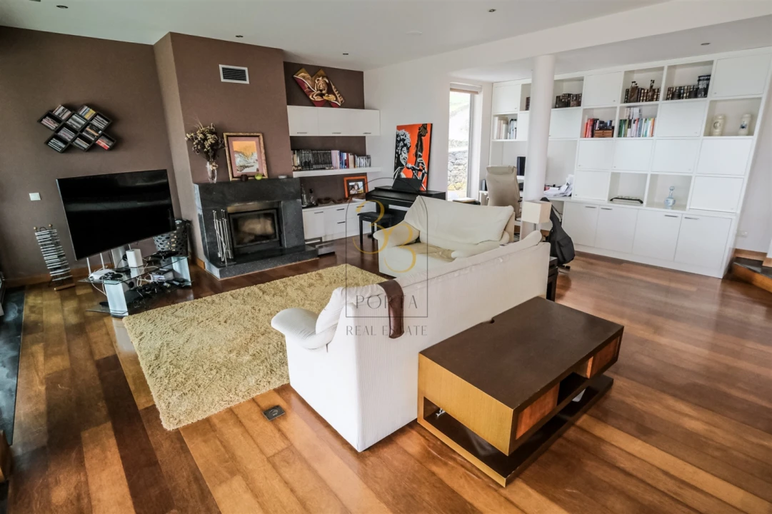 Moradia T4 para Venda em Feteira Foto 10