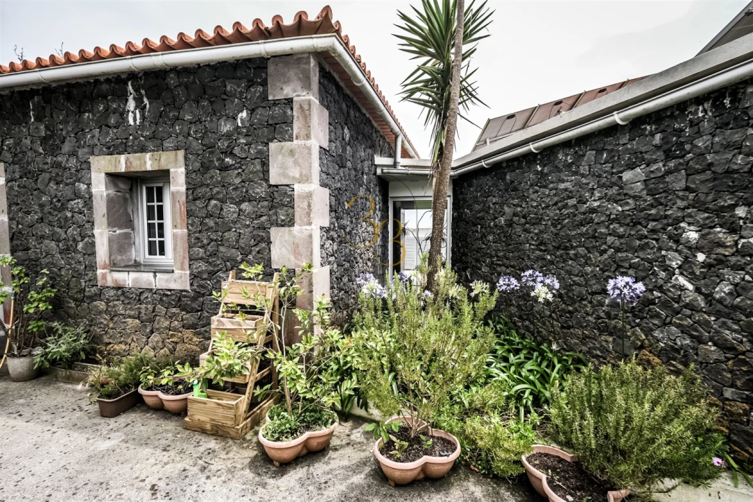 Moradia T4 para Venda em Feteira Foto 25