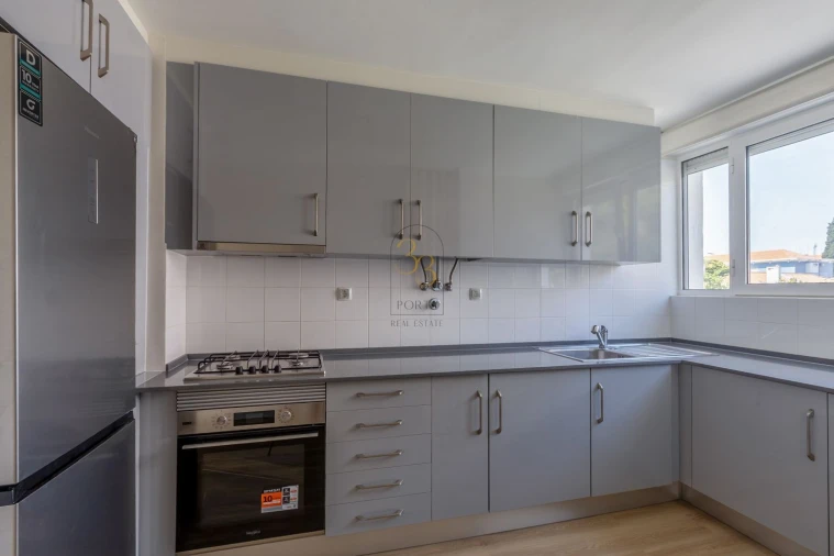 Apartamento T3 para Venda em Alvalade Foto 4