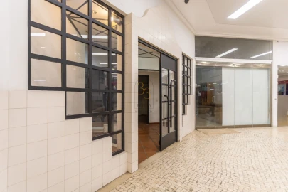 Loja para Venda em Oeiras e São Julião da Barra, Paço de Arcos e Caxias