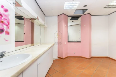 Loja para Venda em Oeiras e São Julião da Barra, Paço de Arcos e Caxias