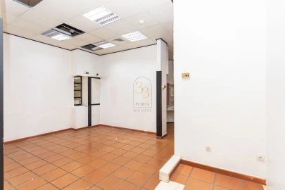 Loja para Venda em Oeiras e São Julião da Barra, Paço de Arcos e Caxias