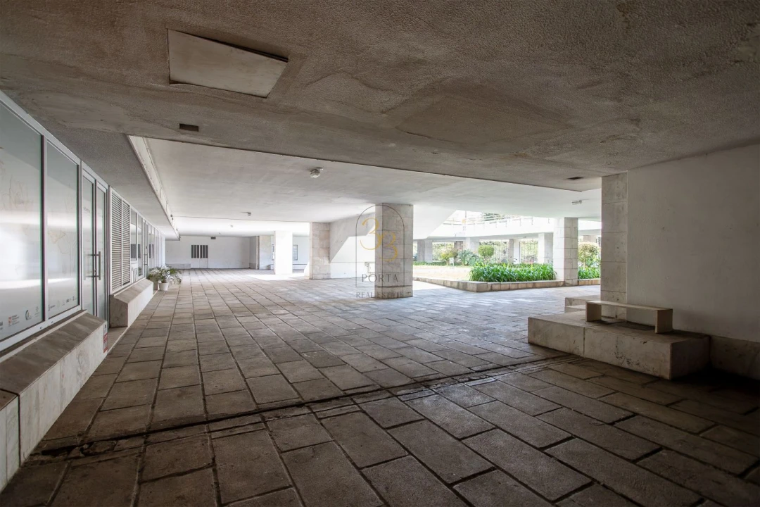 Loja para Venda em Algés, Linda-A-Velha e Cruz Quebrada-Dafundo Foto 4
