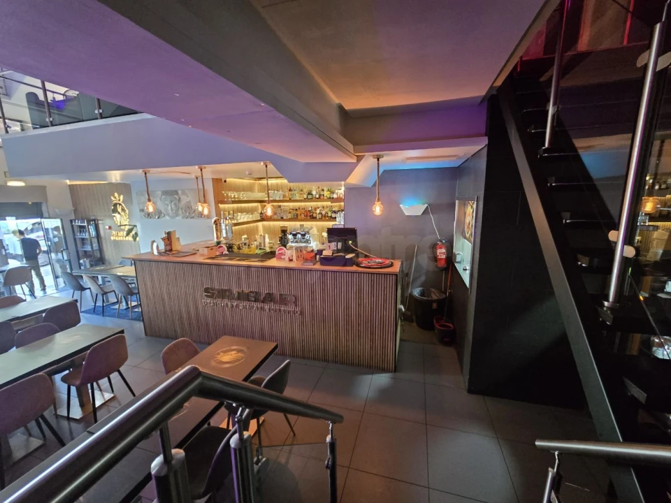 Loja para Trespasse em Rio de Mouro Foto 1