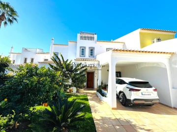 Moradia T4 para Venda em Albufeira e Olhos de Água