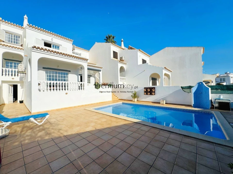 Moradia T4 para Venda em Albufeira e Olhos de Água Foto 1