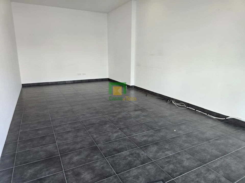 Loja para Arrendamento em Camara de Lobos Foto 4