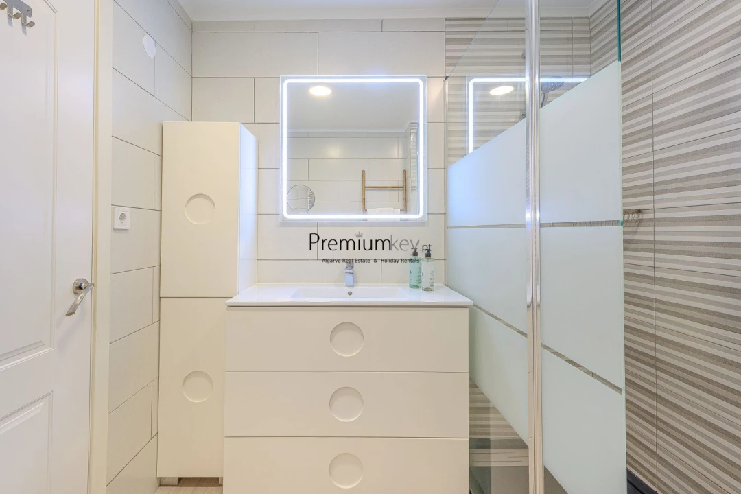 Apartamento T1 para Venda em Guia Foto 34