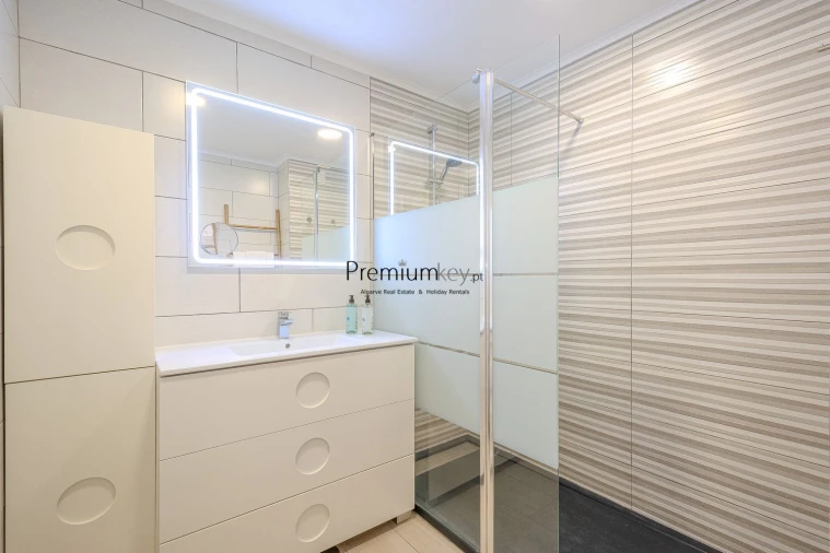 Apartamento T1 para Venda em Guia Foto 31