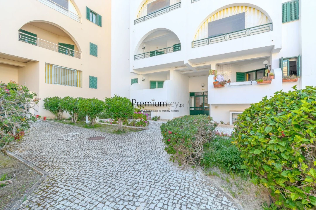 Apartamento T1 para Venda em Guia Foto 47